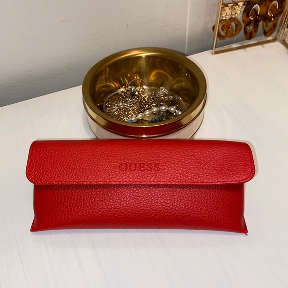 Guess Accessories - Guess Case - 6/$15✨